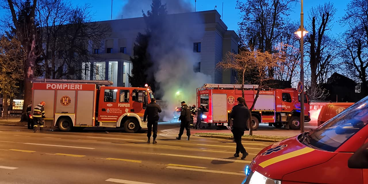Incident şocant! A intrat cu maşina în sediul Ambasadei Rusiei în Bucureşti. Ce a strigat bărbatul înainte să moară carbonizat