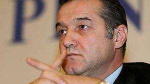 De pe patul de spital, Sechelariu a transmis un mesaj care îl viza pe Gigi Becali: "Nu vreau să fiu îngenunchiat de un cioban!"