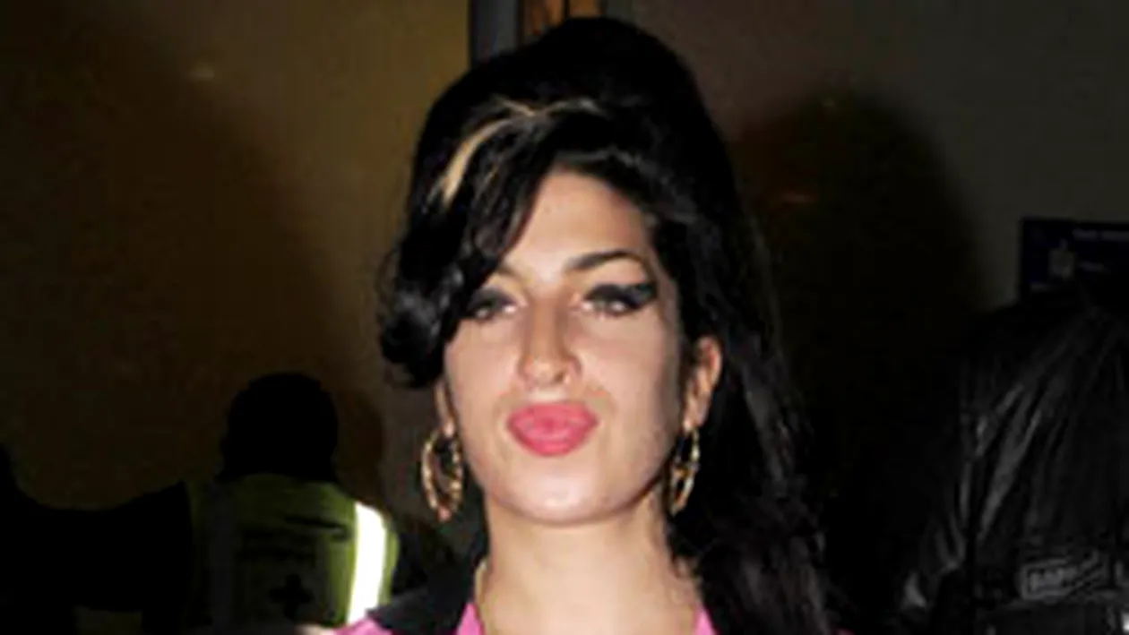 Amy Winehouse si-a marit si  buzele?