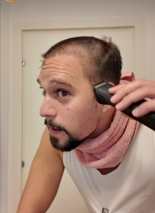 Cum arată Vlad Gherman, după ce s-a tuns zero. Foto: Instagram / Vlad Gherman