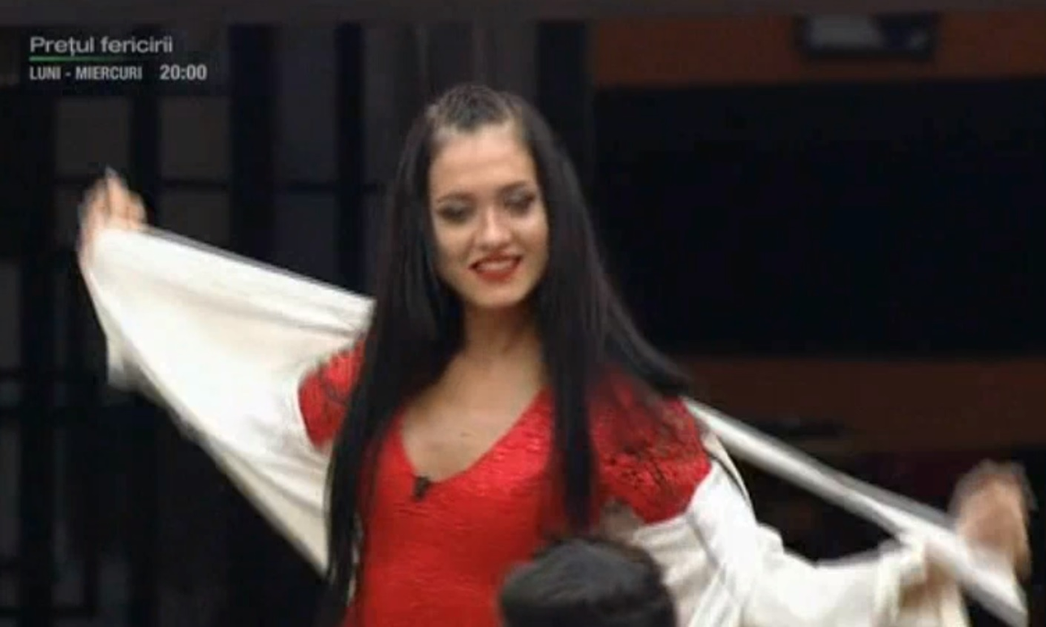 Scene fierbinți la Puterea Dragostei! Bianca a făcut striptease pentru băieții din casă