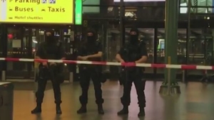 VIDEO - ALERTĂ CU BOMBĂ în OLANDA! Aeroportul Schipol din Amsterdam, parţial evacuat 