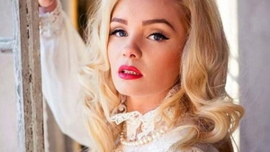 MARIA CONSTANTIN a rămas doar în costum de baie. Iată ce s-a întâmplat în cabina de probă cu soţia lui MARCEL TOADER