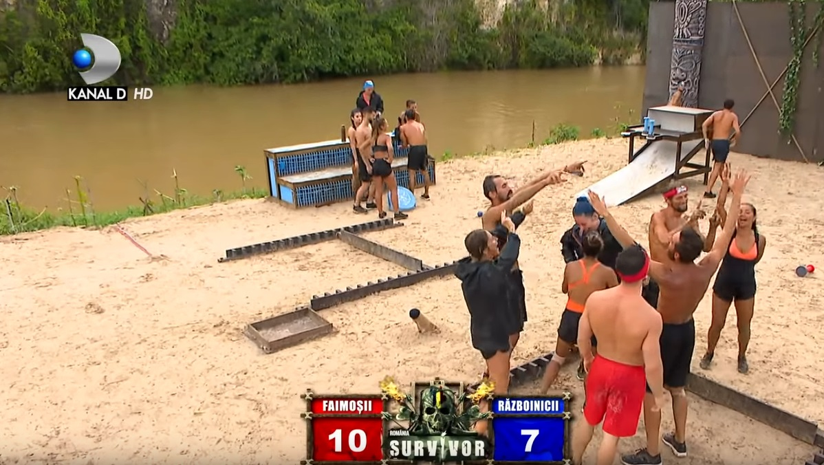Imagini scandaloase cu Graţiela, la Survivor România! Andrei Duban, ce mai zici de data asta? A sărit şi l-a pupat, fără să îşi dea seama că este filmată