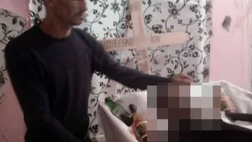 Live-ul de la priveghi care a îngrozit România! A umplut coșciugul cu bere si coniac, iar ce a urmat întrece orice imaginație! Atenție, imagini halucinante!