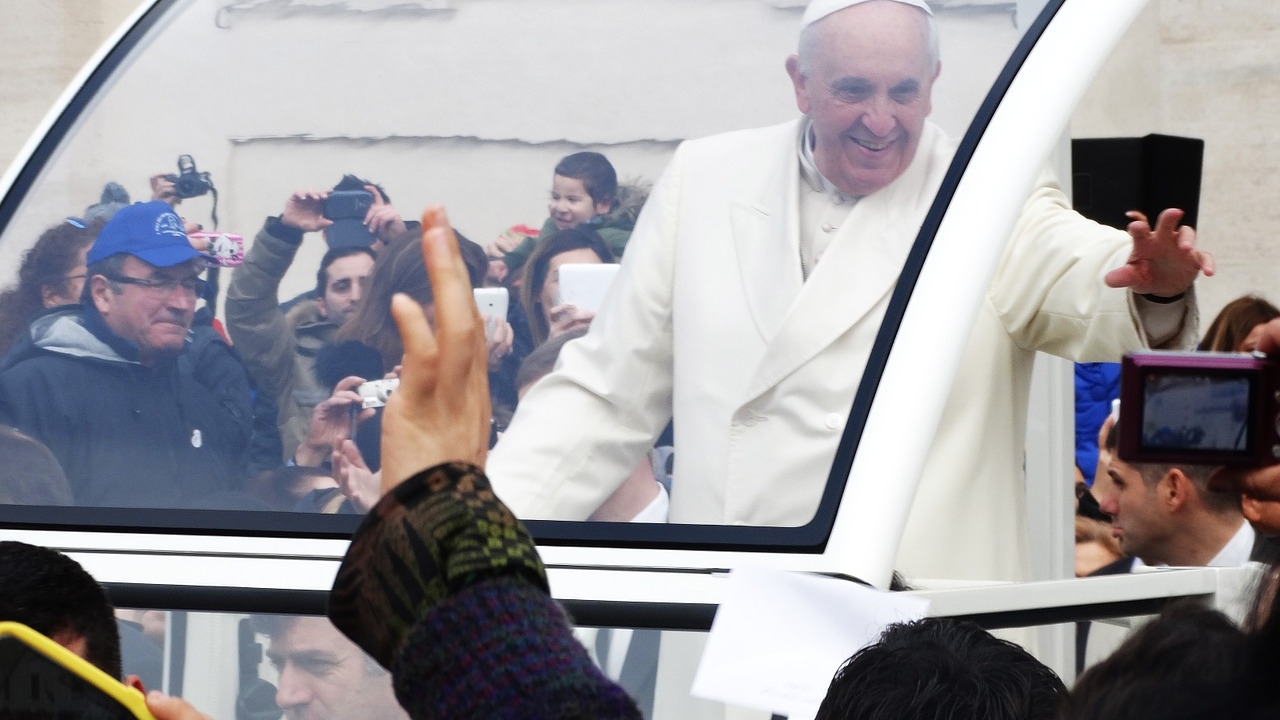 Dialog spumos între Papa Francisc și un grup de preoți mexicani: ”Știți de ce am nevoie pentru genunchiul meu? De puțină tequila”