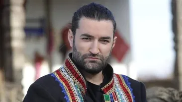 Smiley, surprins gol în pat lângă o necunoscută! Cum explică artistul situația