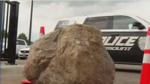 Tragedie pe şosea. Mamă şi fiică, ucise instantaneu de o rocă de 360 de kilograme