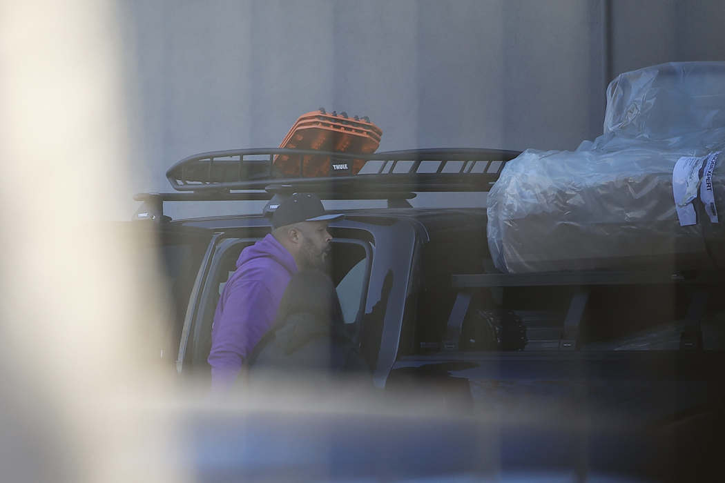 Cabral verifică încărcătura (Foto: CANCAN.RO)