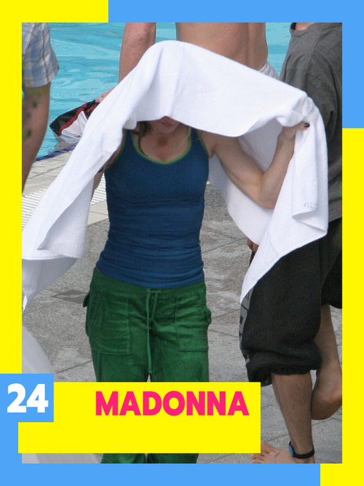 TOP 25 vedete care s-au ascuns sub prosopel. Madonna a făcut spectacol la piscină, iar apoi…