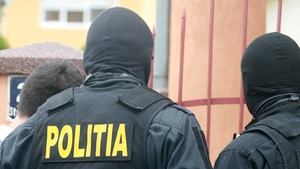 Tineri prinşi de poliţişti în timp ce încercau să jefuiască o casă de pariuri din Timişoara