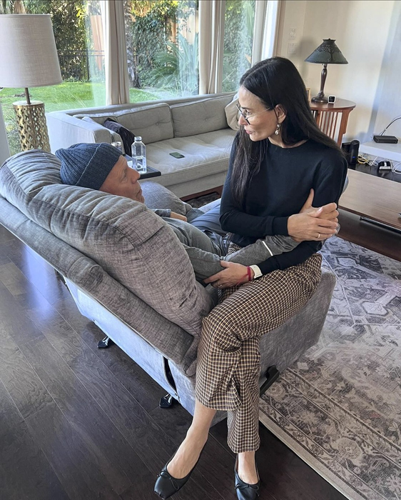 Demi Moore et Bruce Willis sur les réseaux sociaux, le 5 avril 2024. Screenshot of Demi Moore, latest post on social media. April 5th, 2024.,Image: 862801128, License: Rights-managed, Restrictions: ***
HANDOUT image or SOCIAL MEDIA IMAGE or FILMSTILL for EDITORIAL USE ONLY! * Please note: Fees charged by Profimedia are for the Profimedia's services only, and do not, nor are they intended to, convey to the user any ownership of Copyright or License in the material. Profimedia does not claim any ownership including but not limited to Copyright or License in the attached material. By publishing this material you (the user) expressly agree to indemnify and to hold Profimedia and its directors, shareholders and employees harmless from any loss, claims, damages, demands, expenses (including legal fees), or any causes of action or allegation against Profimedia arising out of or connected in any way with publication of the material. Profimedia does not claim any copyright or license in the attached materials. Any downloading fees charged by Profimedia are for Profimedia's services only. * Handling Fee Only 
***, Model Release: no