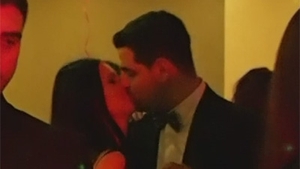 Mai ceva ca doi adolescenti! Ellie White şi iubitul ei s-au sărutat incontinuu la botezul fiului lor! Uite cât de fericiti au fost