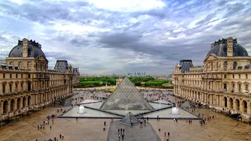 Teroare în Paris! Au fost deschise focuri de armă la muzeul Louvre