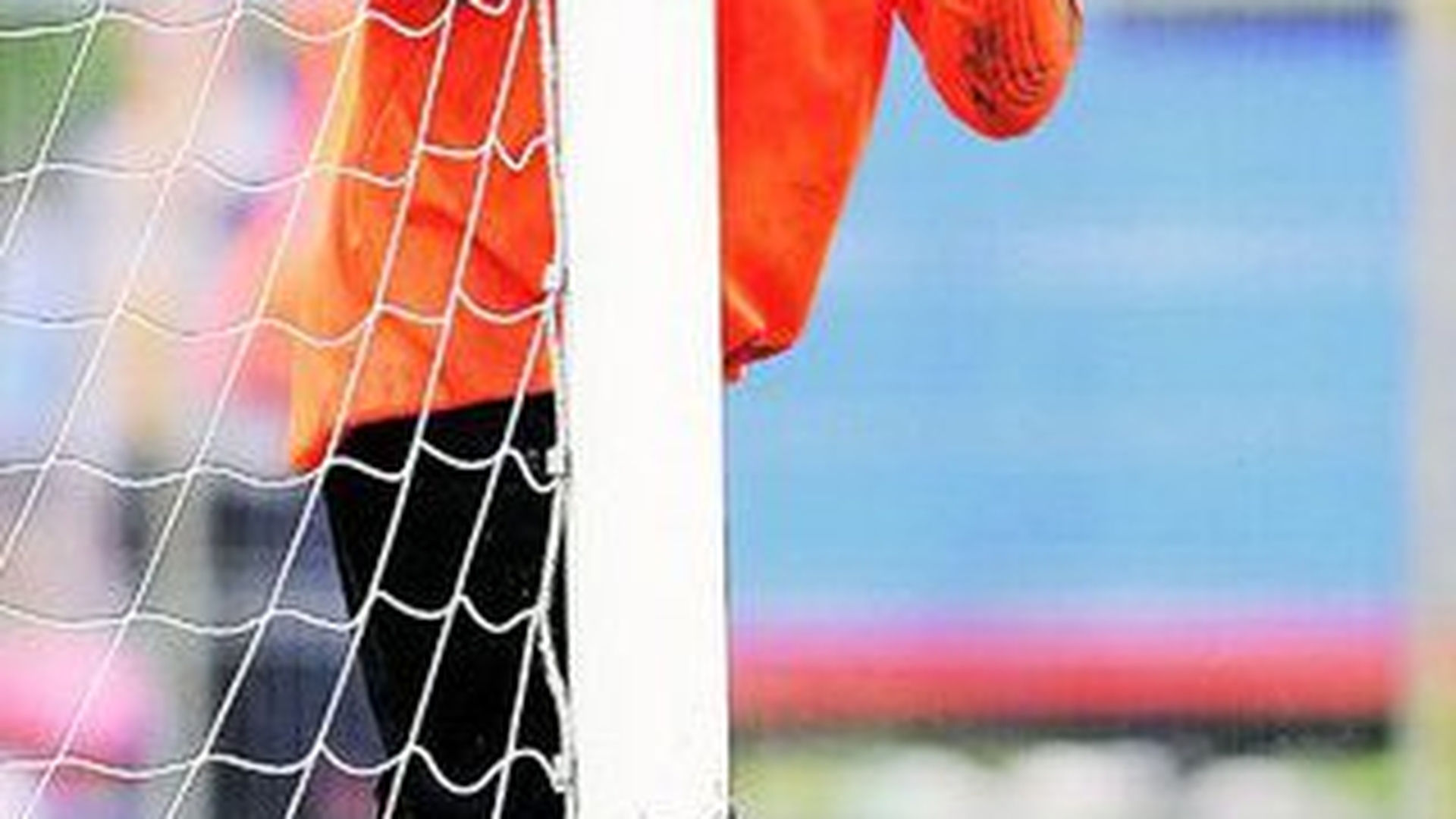 Portarul stelist si-a gasit o prietena din lumea sportului. Uriasul Cojocaru se iubeste cu o voleibalista