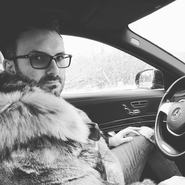 Politician cunoscut, acuzat că și-a bătut o fostă colegă de partid și a amenințat-o cu moartea