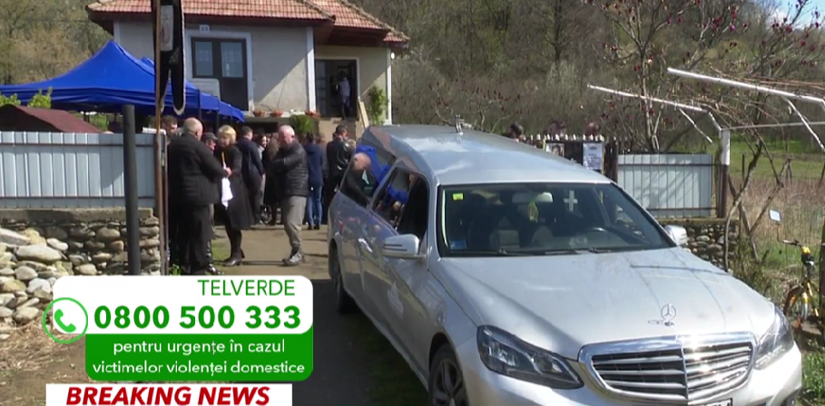 Andreea este condusă pe ultimul drum/ Sursa foto: Captură Antena 3 CNN