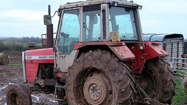 Modul cumplit în care a murit o fetiţă de trei ani din Timiş: a fost strivită de un tractor condus de bunicul ei