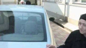 Femeia a RABUFNIT! Imbracata in negru, mama lui Becali, in lacrimi la biserica. Prima declaratie de cand milionarul a fost inchis!