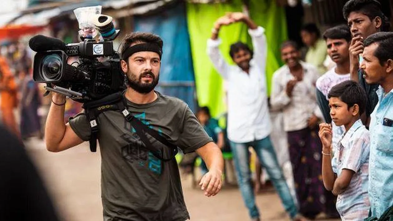 Un cameraman de la Asia Express a rupt tăcerea. Ce NU se vede la Antena 1