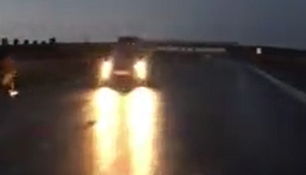 Şofer gonind pe contrasens, pe autostradă
