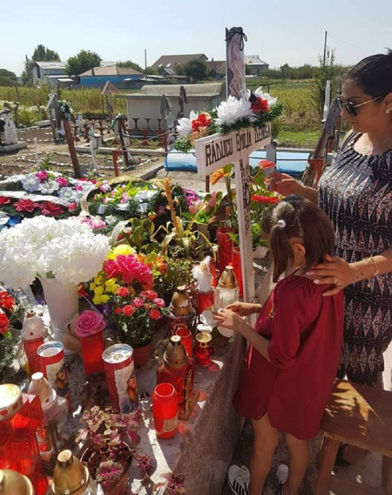 Cum arată mormântul Denisei Manelista la o lună de la decesul cântăreţei