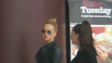 Foste rivale, din nou prietene? Roxana Vancea a uitat ca Anda Adam a petrecut o noapte cu fostul ei iubit si a invitat-o in oras!