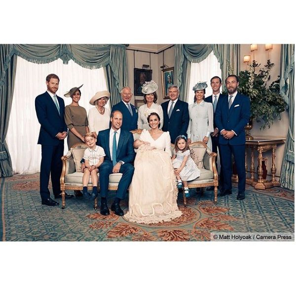 Primele imagini oficiale de la botezul Prințului Louis de Cambridge!