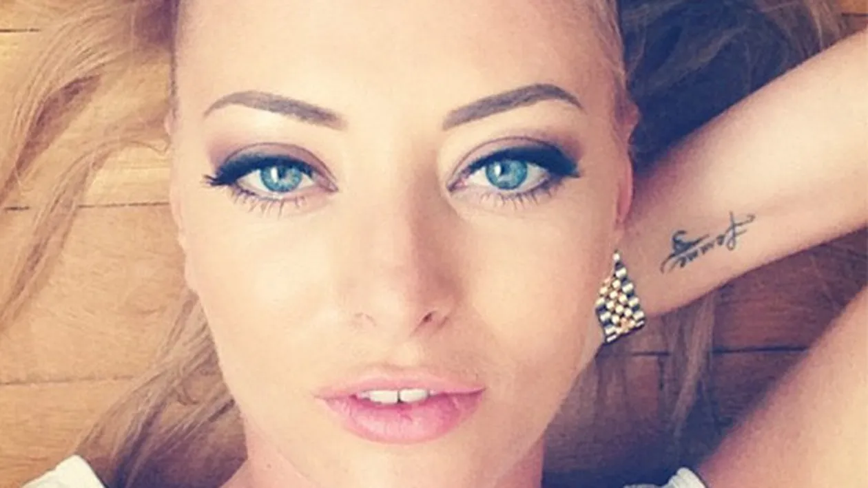 P-afara-i vopsit gardul, si-nauntru-i sarit smaltul Ce se intampla cand Delia uita de problemele orale si deschide laaaarg gura