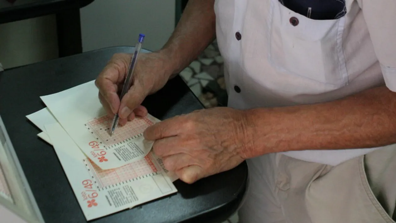 Potul de la 6/49 a ramas necastigat! Vezi ce numere au fost extrase in aceasta seara