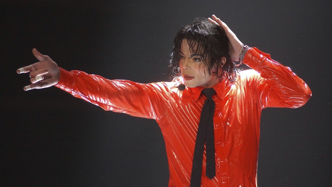 Michael Jackson visa să se însoare cu una dintre cele mai faimoase cântărețe din lume. Fostul bodyguard al artistului face noi dezvăluiri
