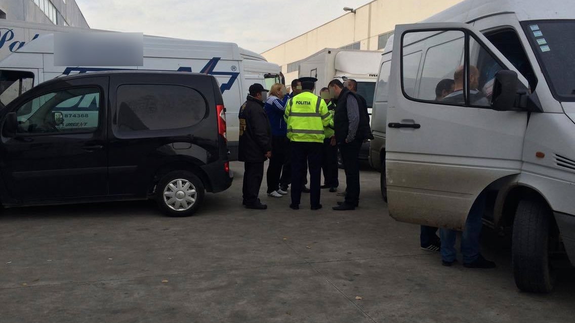 O tânără de 28 de ani din București, reținută după ce a comandat un telefon mobil. Ce au descoperit polițiștii