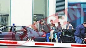 Emil Constantinescu a umplut doua masini cu bagajele aduse de la Paris
