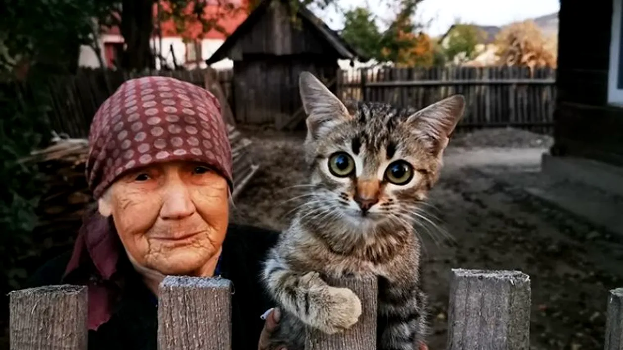 Fotografia care a devenit virală pe internet. O bunicuță din Bucovina a înduioșat mii de oameni