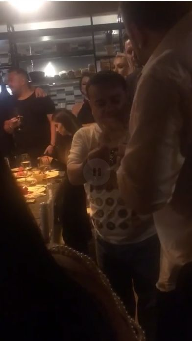 Cât i-a dat Adi Minune lui Florin Salam pe o dedicație, la petrecerea de cununie a lui Betty