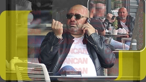 Cum l-am surprins pe Cătălin Scărlătescu în Capitală, în așteptarea emisiunii de la Pro TV Aflat în litigiu cu Antena 1, s-a dus la terasă și...