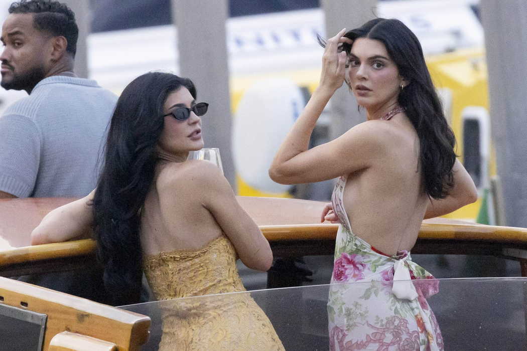Kylie Jenner and Kendall Jenner are going to Madonna dell'Orto Cloister for the welcoming party ahead of the wedding of Jeff Bezos and Lauren Sanchez on June 26, 2025 in Venice, Italy.
Kylie And Kendall Jenner Spotted Ahead Bezos Wedding - Venice, Italy - 26 Jun 2025,Image: 1015493109, License: Rights-managed, Restrictions: , Model Release: no