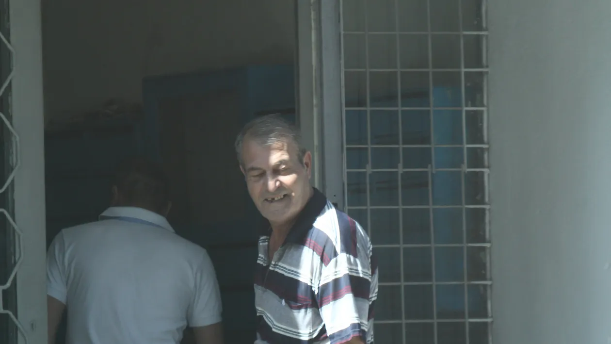 Ce mai fac parintii Floarei Leonida, fosta gimnasta ajunsa prostituata? Ar intra in pamant de rusine, dar au gasit o solutie sa treaca peste dezamagirea pe care le-a provocat-o fata lor!