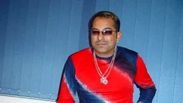 Nu o sa ghicesti cine este manelistul din imagine! Uite cum arata acum 10 ani cel care azi se crede cancerul femeilor