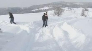 Un barbat a murit de frig in Galati, dupa ce a consumat alcool si a adormit pe camp