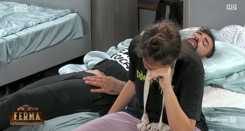 Elena Chiriac, amenințată cu bătaia de unul dintre concurenții de la Fermă: “Jur că îți rupeam părul ăsta din cap”. Sportiva și Mihaela Rădulescu au plâns | FOTO