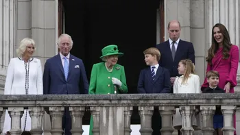 Ce face Familia Regală cu hainele vechi și alte lucruri de care nu mai au nevoie. Regina Elisabeta proceda fix ca bunicile noastre!