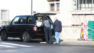 Imagini fabuloase! Mircea Lucescu a cumpărat tigăi şi cratiţe în plină stradă!