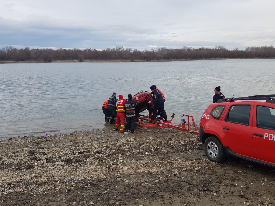 Salvatorii au oprit căutările la lăsarea întunericului