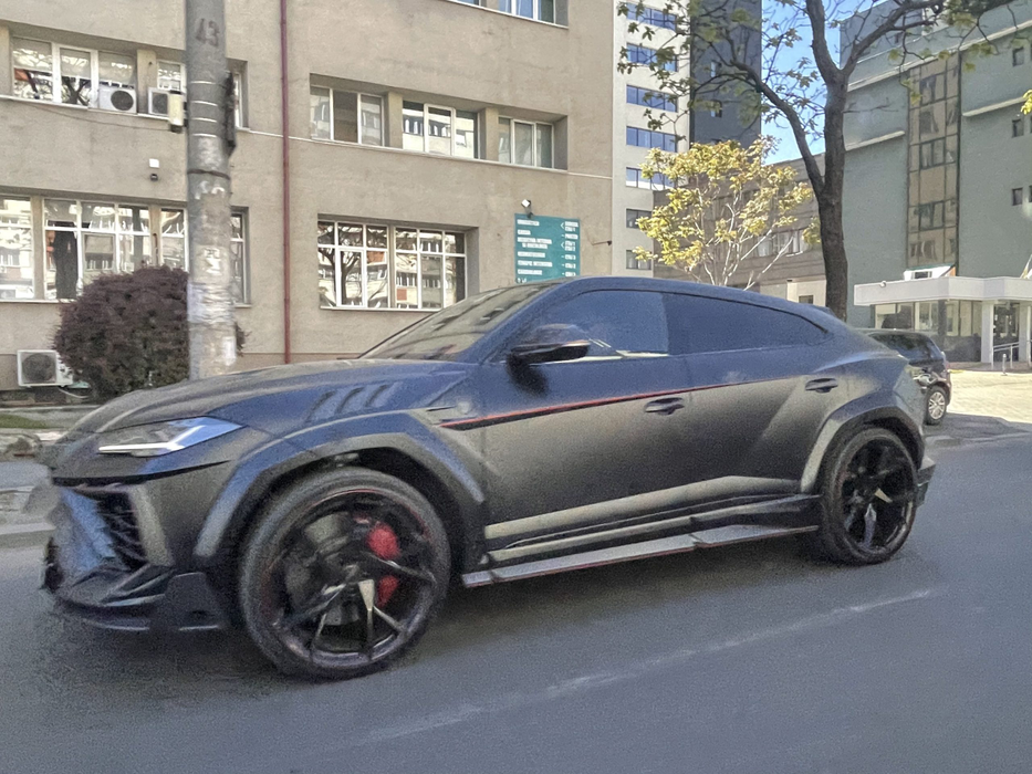Mirel Rădoi și-a luat un nou bolid! A făcut senzație pe străzile din București cu un Lamborghini Urus Mansory de 450.000 de euro