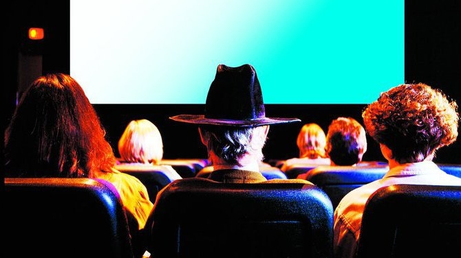 Stii cate calorii consumi la vizionarea unui film?