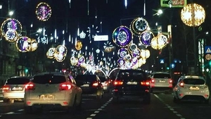 Zeci de mii de beculete luminează Capitala! Ce atractii sunt pentru bucureşteni