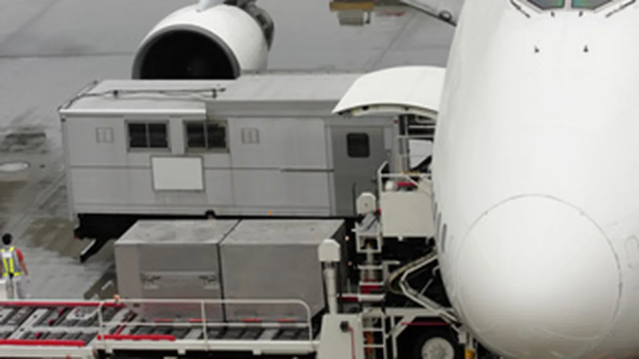 Amenintare cu bomba intr-un avion care plecase din Paris spre Atlanta!