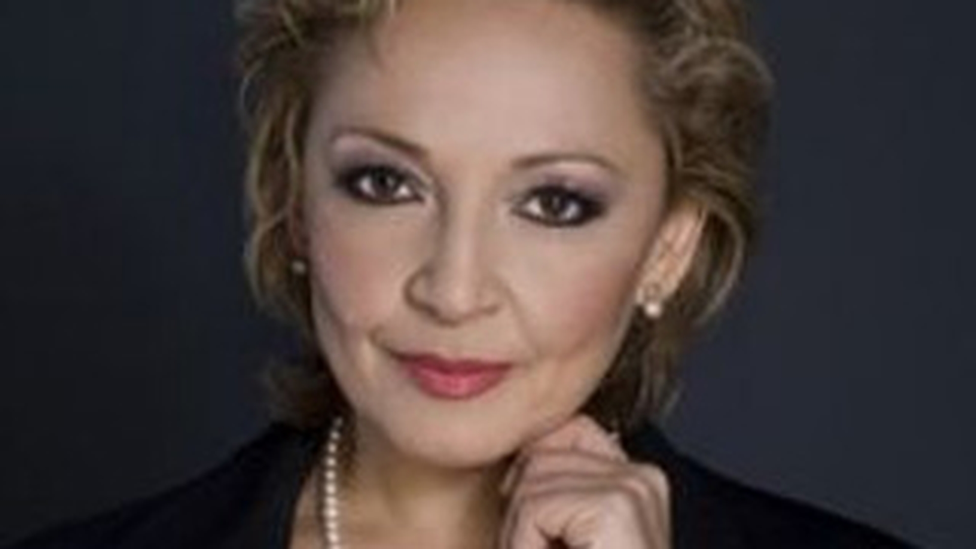 Mihaela Tatu: "Visez sa imi cumpar o casa pe roti, sa am un barbat destoinic langa mine"