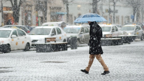 METEO 10 decembrie. Temperaturi scăzute, ploi și lapoviță